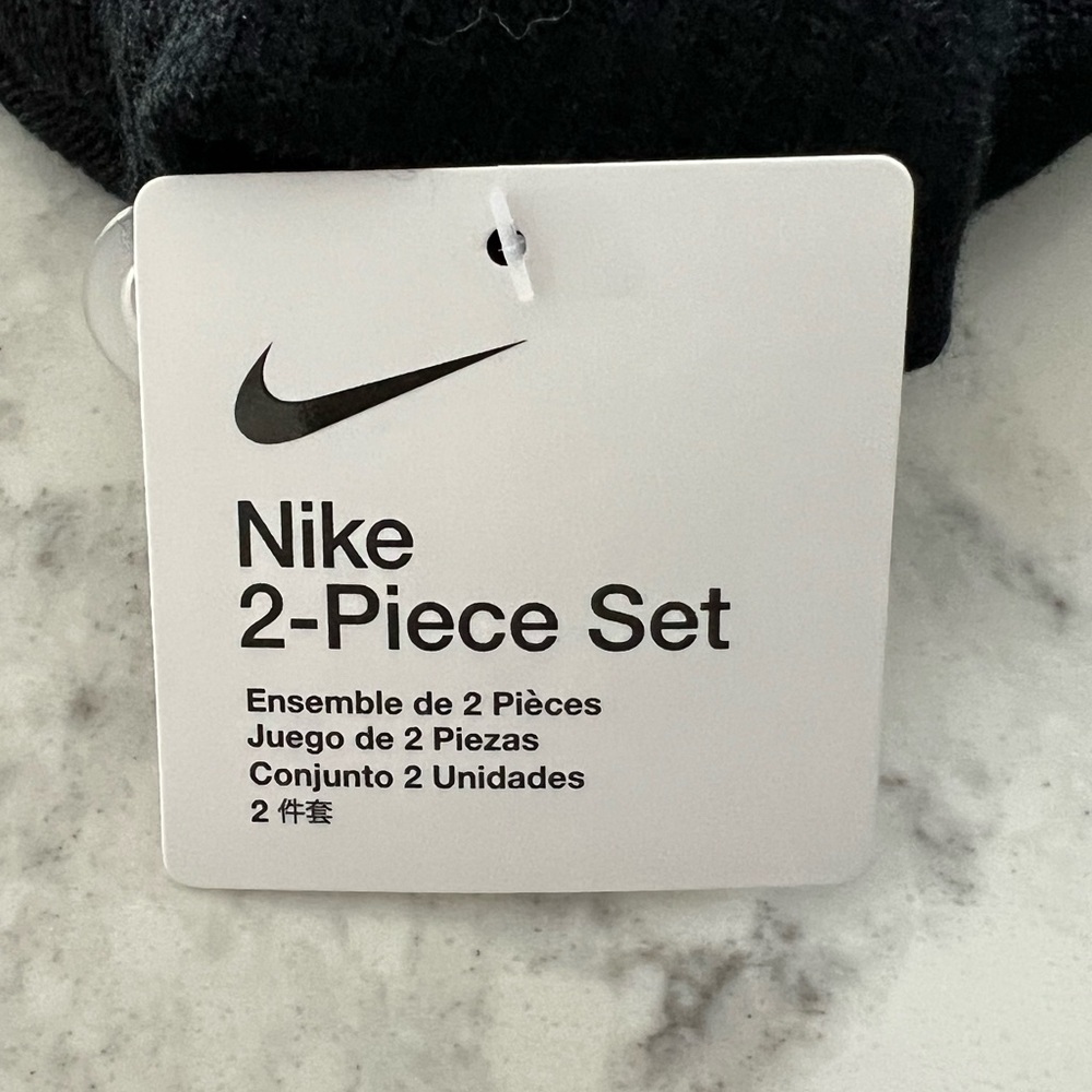 Nike infant cuffed Winter Hat And Mittens Size 12/24 months NWT - Picture 3 of 6